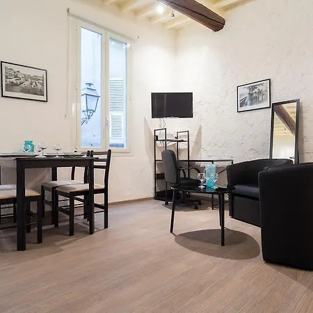 Centrale -studio Avec Mezzanine - Vieux * Nice
